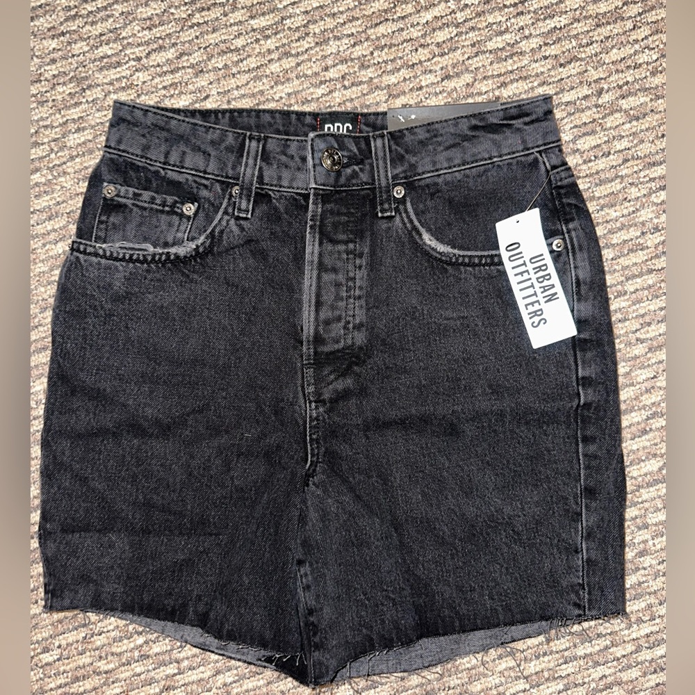 UO 90s high rise jean short in black denim